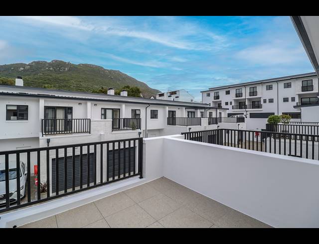 3 BEDROOM TOWNHOUSE TO LET IN HOUT BAY CENTRAL